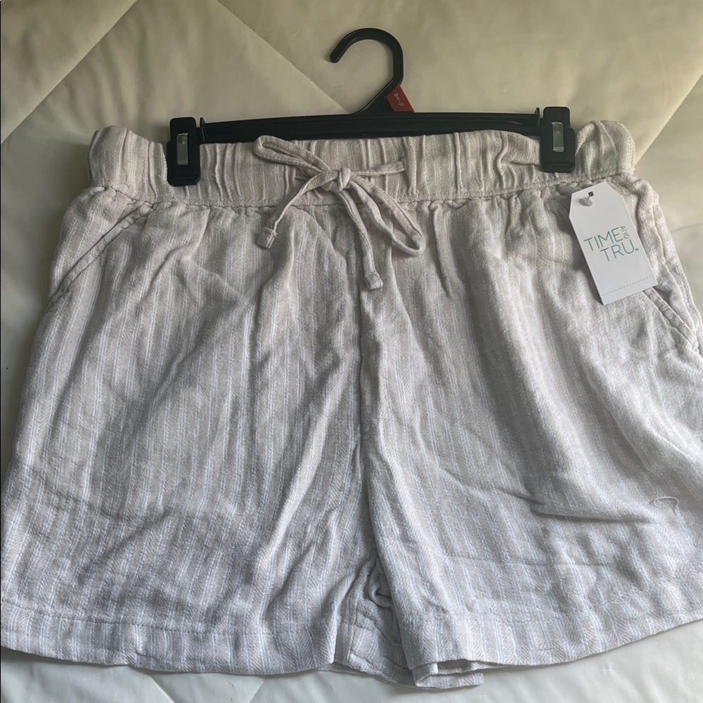 Time and Tru Women's Light Tan Shorts